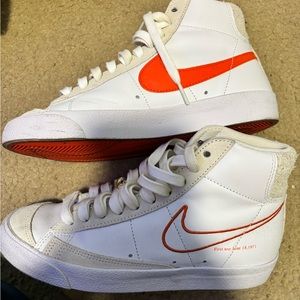 NIKE BLAZERS